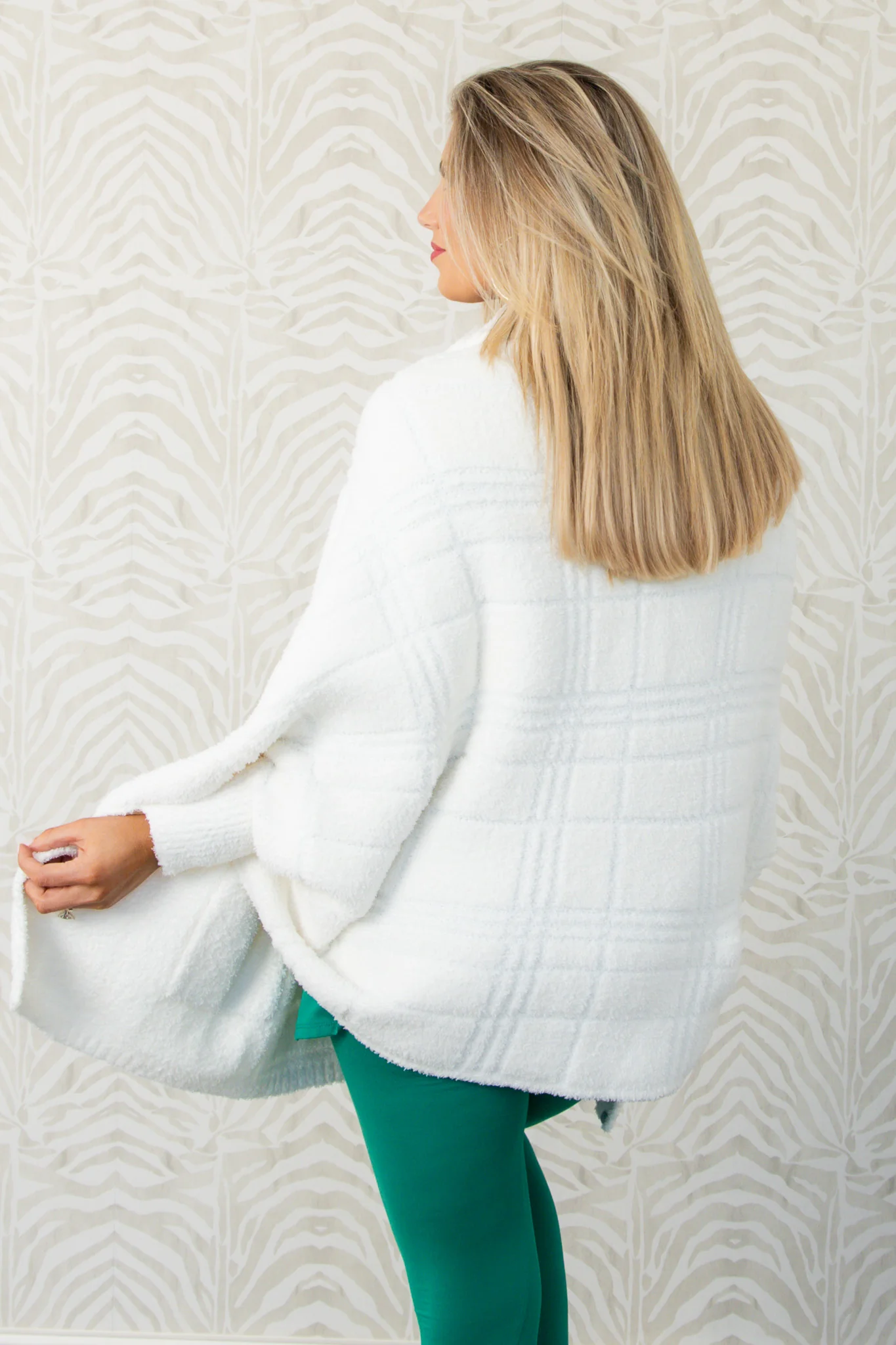 Barefoot Dreams Pearl CozyChic Plaid Blanket Wrap - Image 6