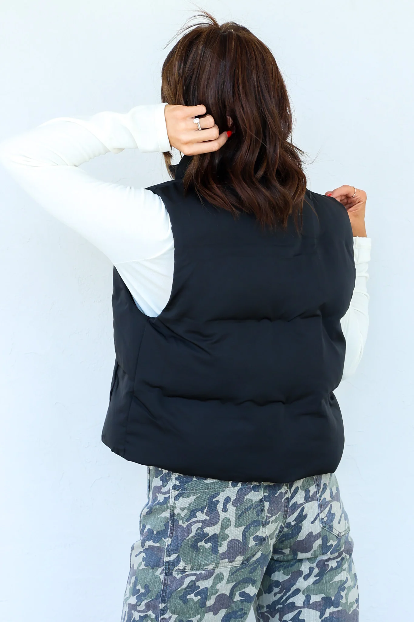 Issey Black Sleeveless Vest - Image 6
