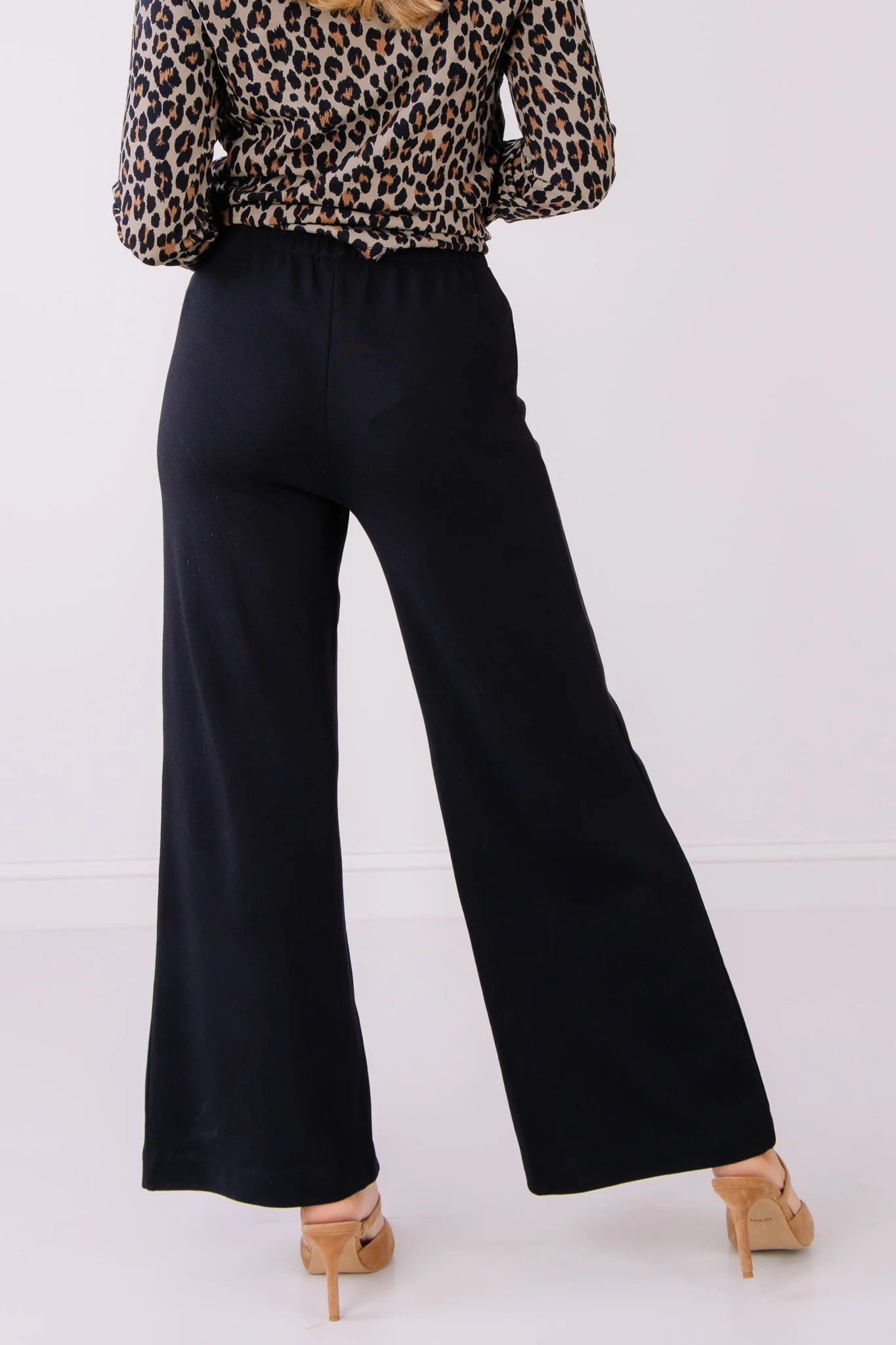 Z Supply Scout Luxe Black Wide Leg Pant - Image 5