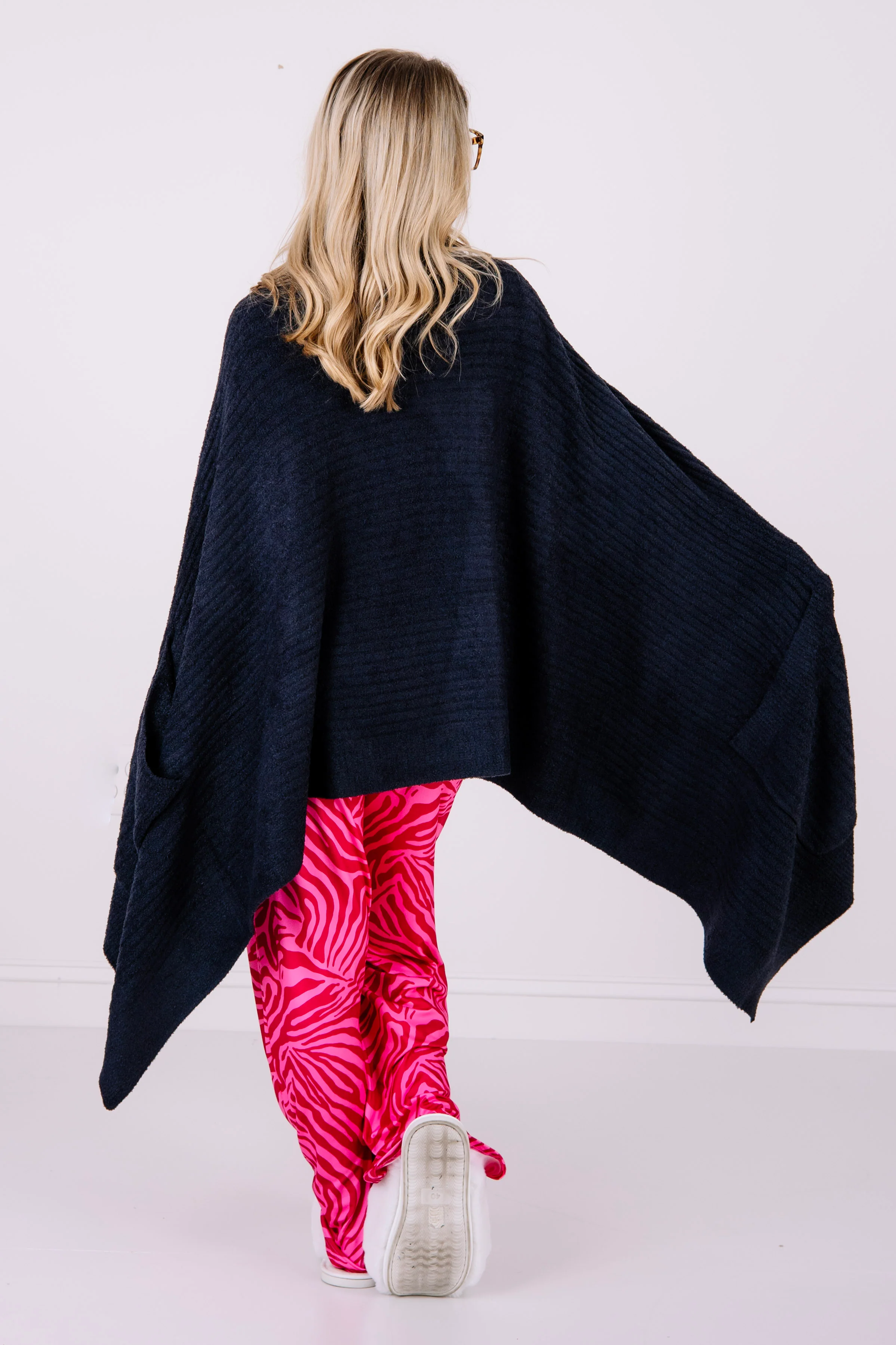 Barefoot Dreams Cozy Chic Lite Heathered Black Travel Shawl - Image 3