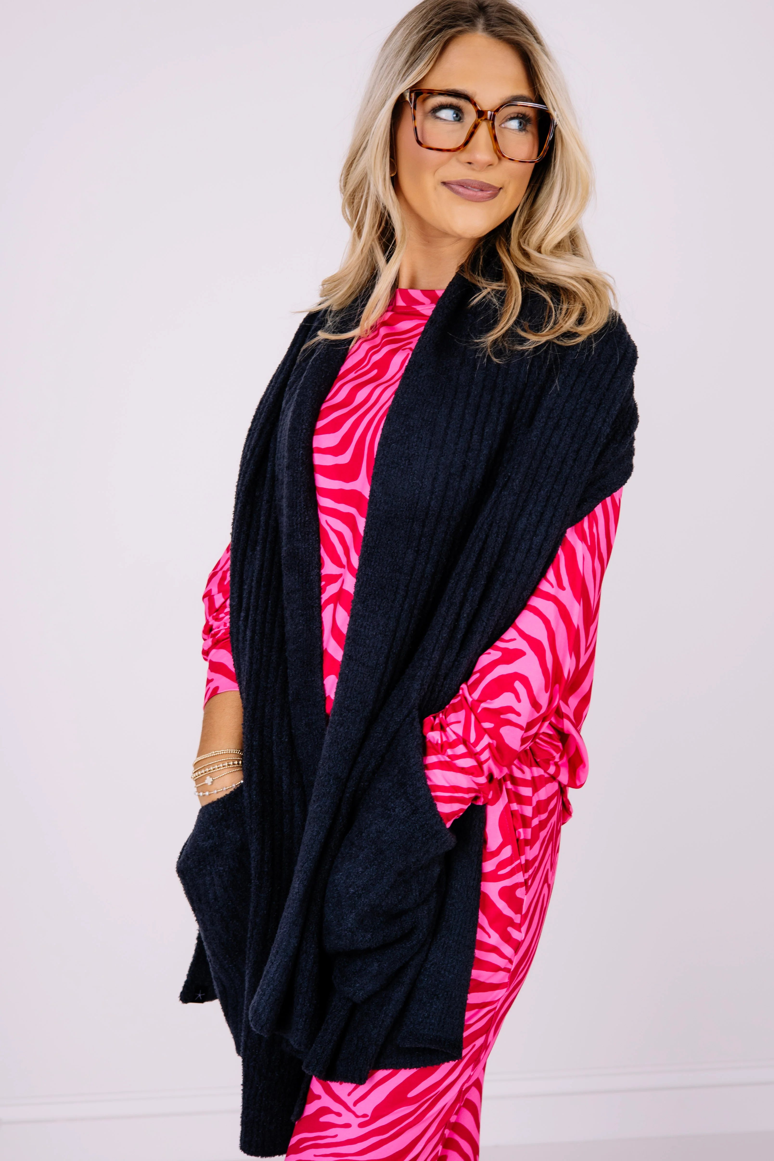 Barefoot Dreams Cozy Chic Lite Heathered Black Travel Shawl - Image 4
