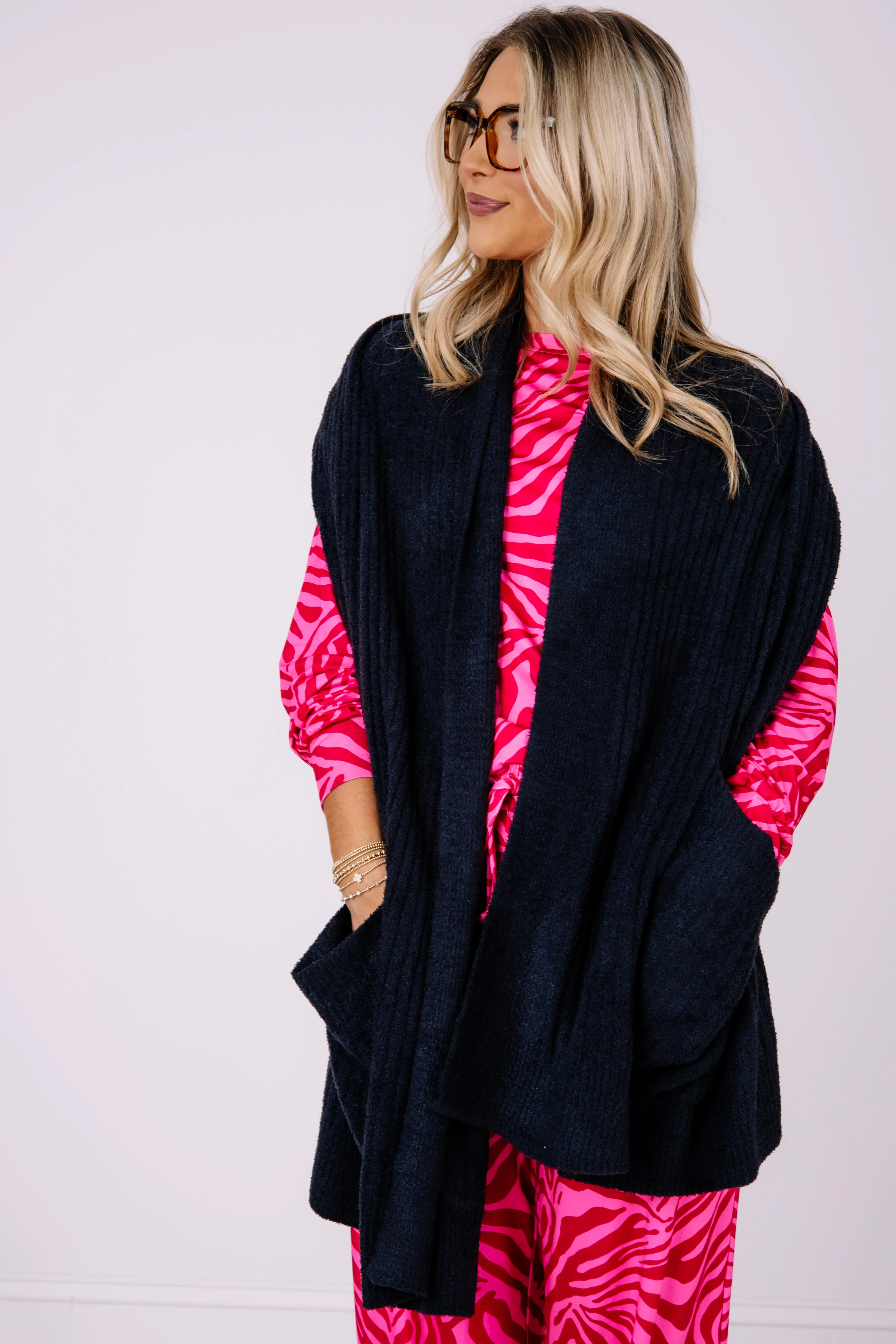 Barefoot Dreams Cozy Chic Lite Heathered Black Travel Shawl - Image 5
