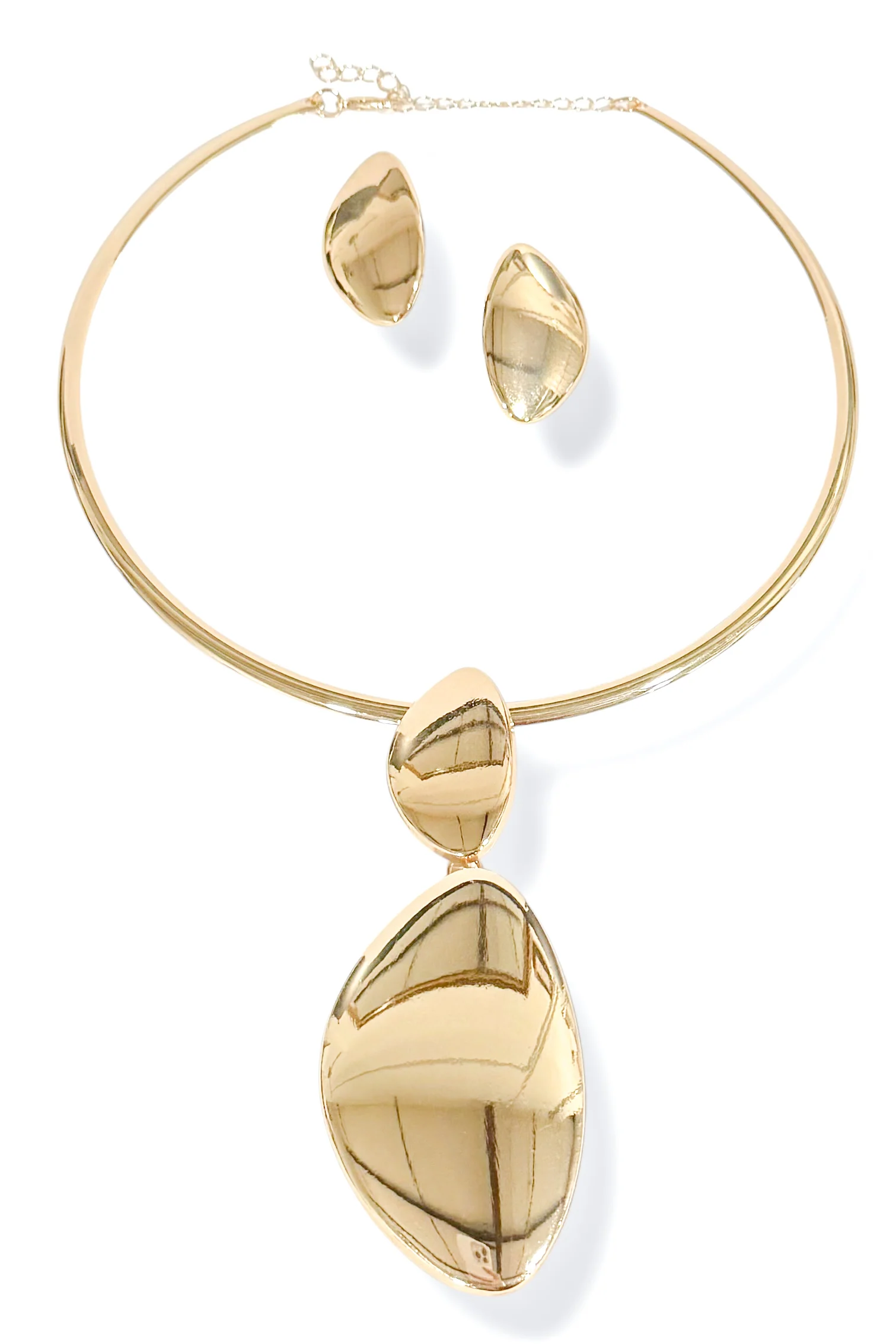 Bold Moves Gold Pendant Drop Necklace Set