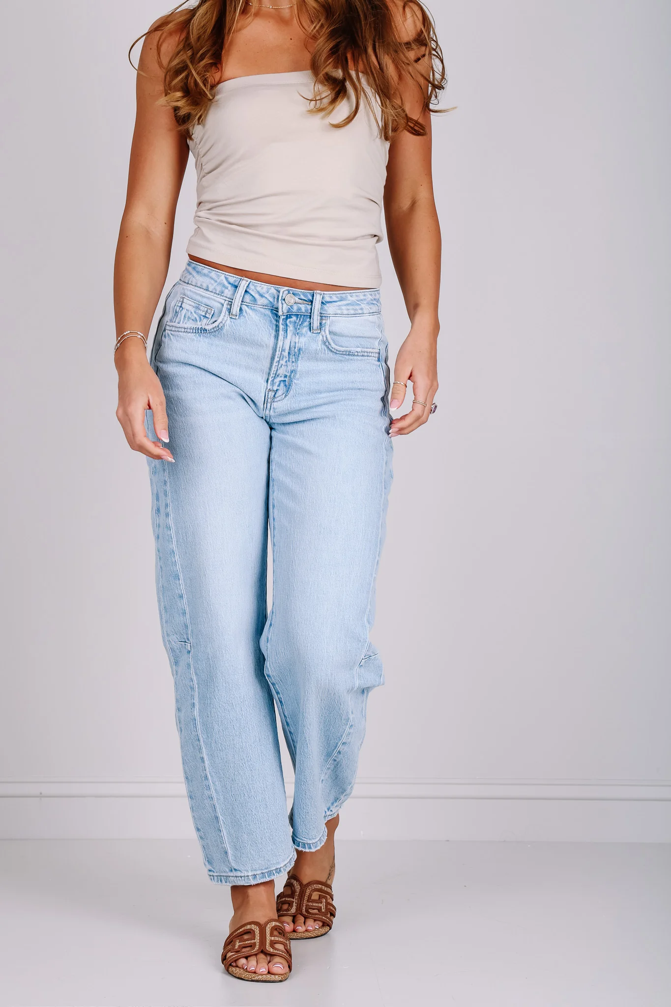 Hit The Scene High Rise Light Wash Barrel Jean - Image 2