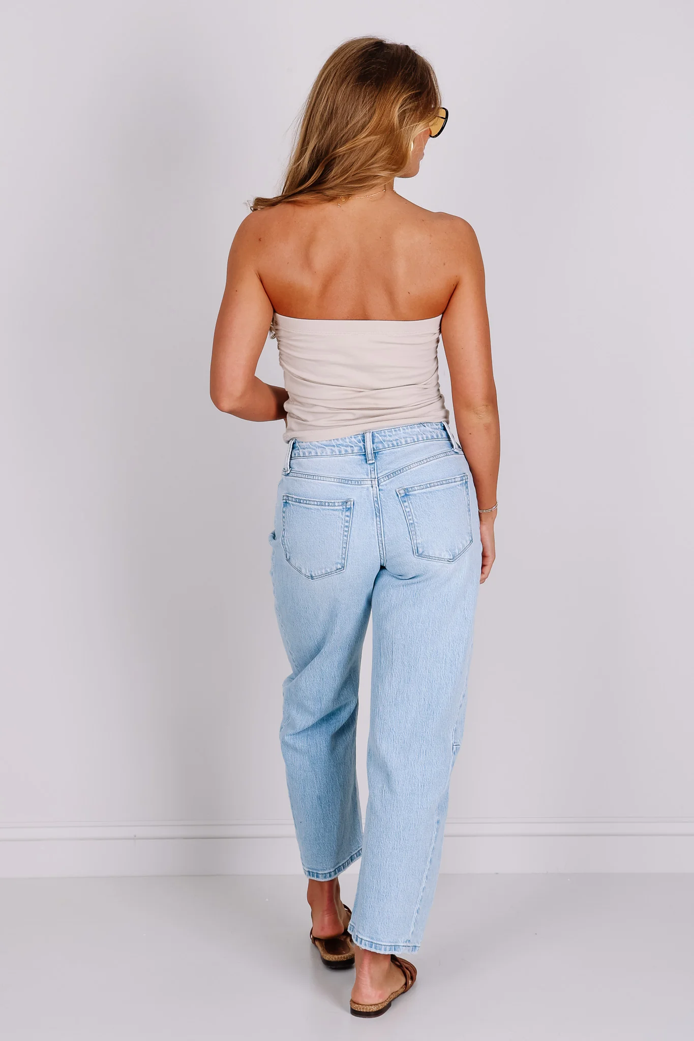 Hit The Scene High Rise Light Wash Barrel Jean - Image 4